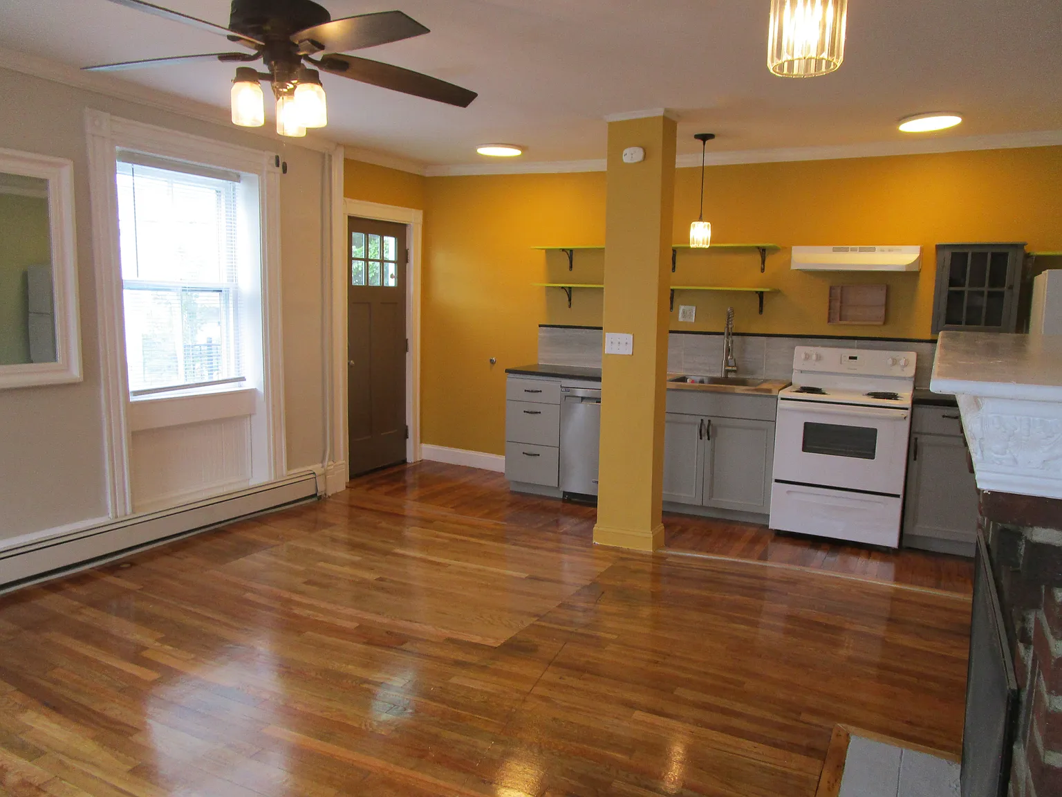 216 Irving St — Photo 3