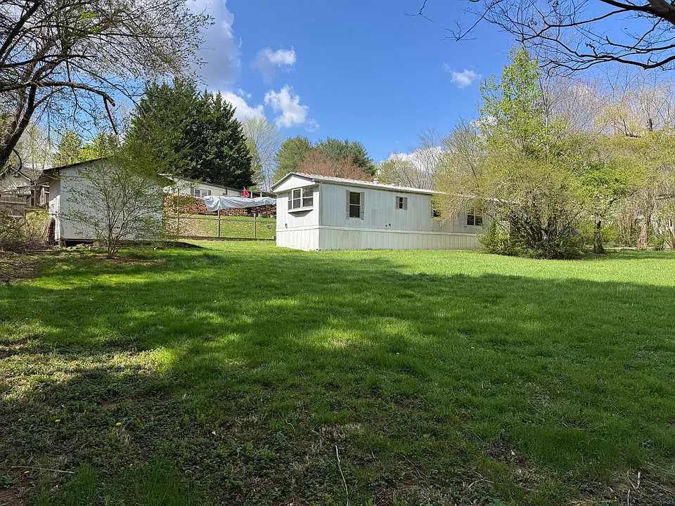 107 Paradise Court Ln