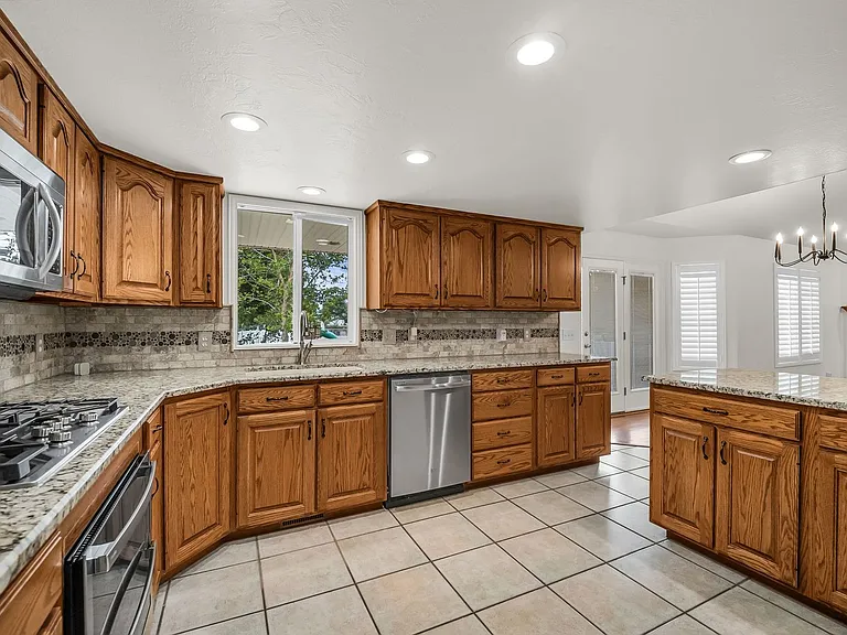 1429 W Flint Meadow Dr — Photo 3