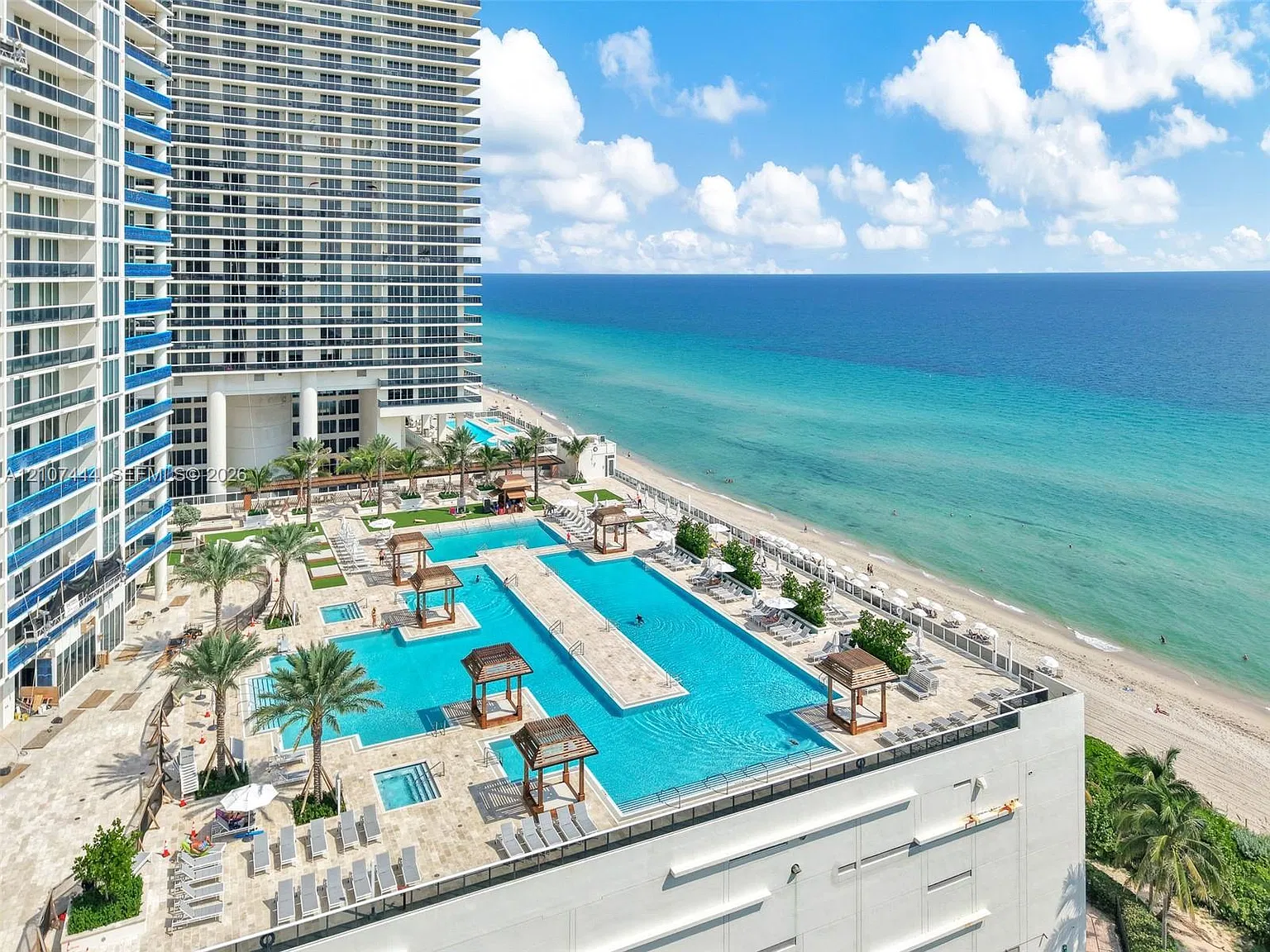 Beach Club Condo — Photo 2