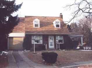 423 Oakwood Cir, Whitehall, PA 18052