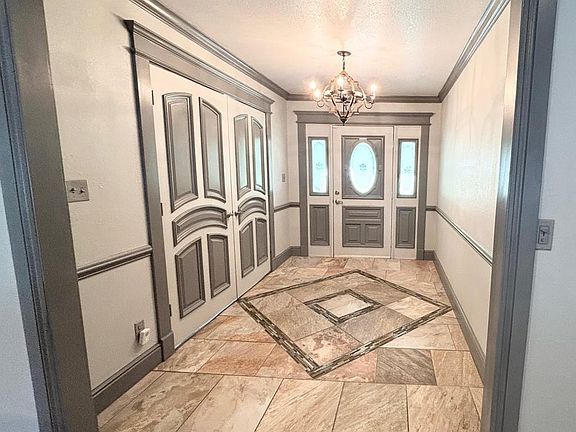 4th image of 33 Hickory Oak Ln