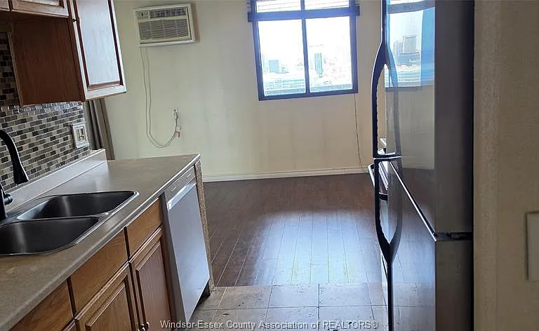 150 Park St W #2407 — Photo 7