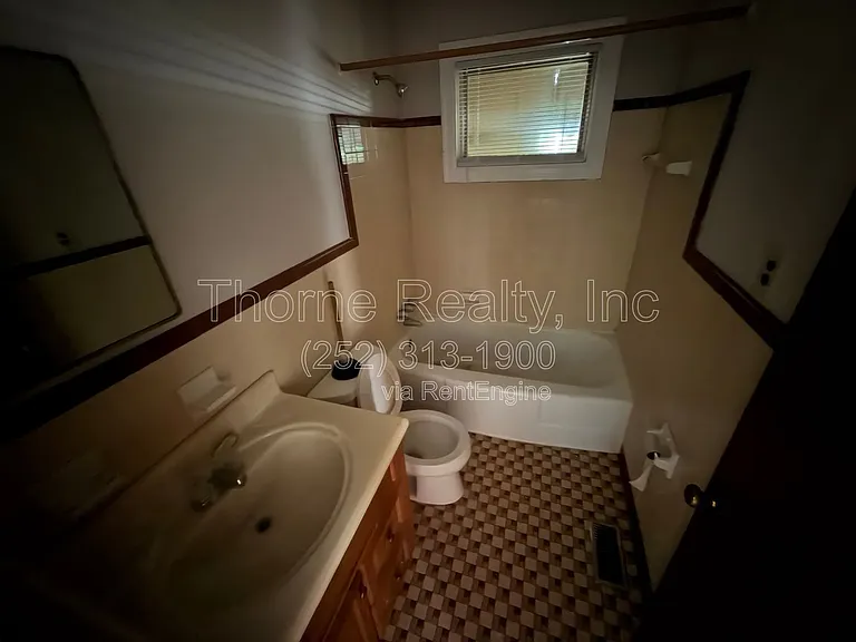 1425 Hargrove St — Photo 8