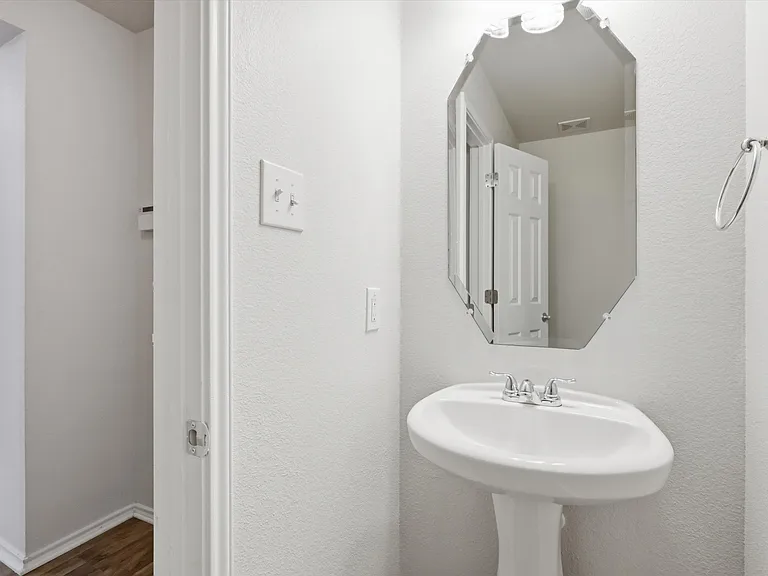 1356 N Cozumel St — Photo 25