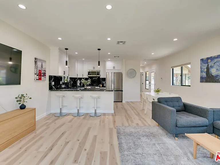 918 N San Vicente Blvd #B — Photo 4