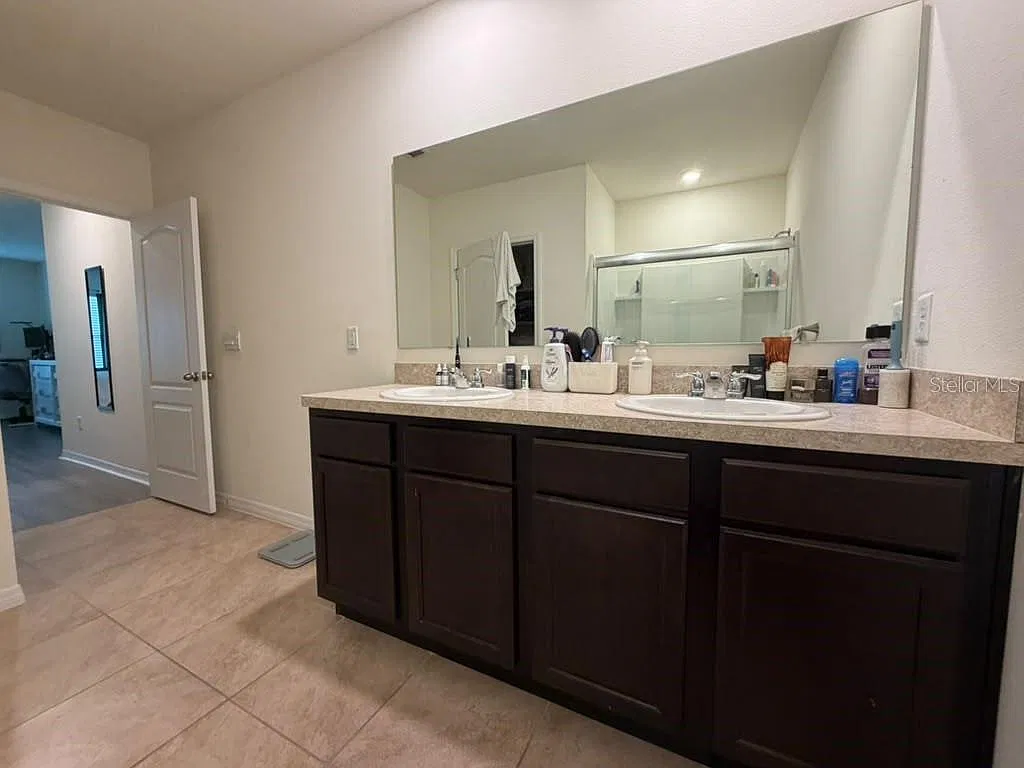 3 bed, 2.0 bath, 1690 sqft, $2,100 — Photo 3