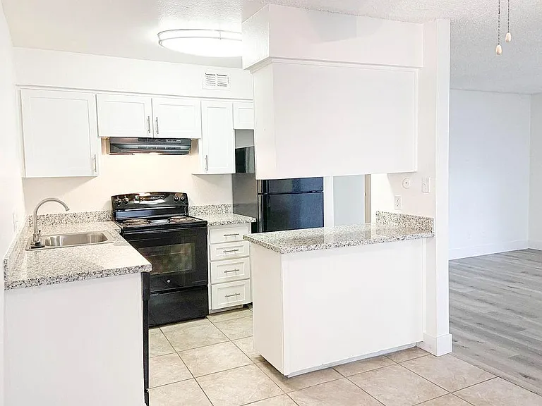 57 Marc — Photo 12