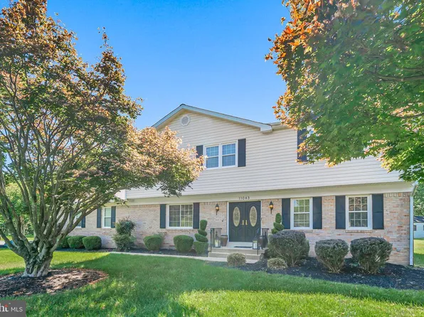 11063 Ellinger Dr, White Plains, MD 20695