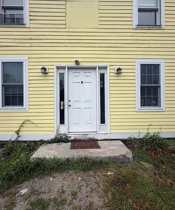 27 Ashuelot St #B