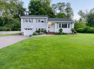 210 Nimitz Rd, Paramus, NJ 07652