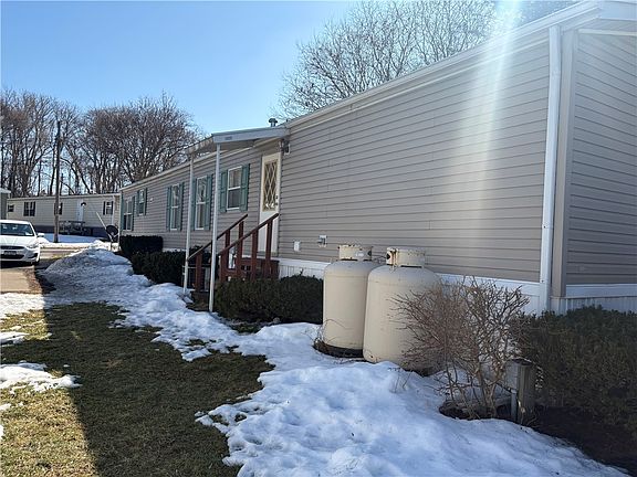 3rd image of 2 Easy St