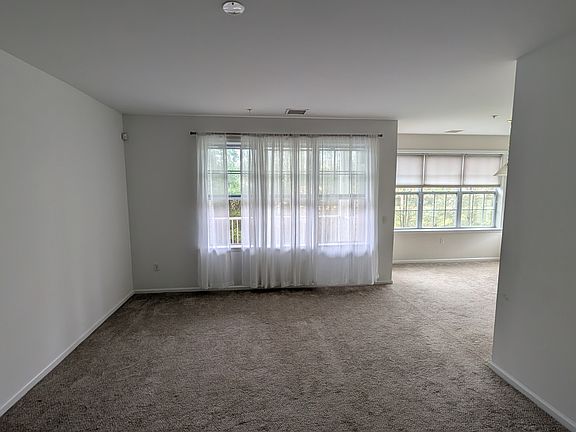 3rd image of 528 Timberlake Dr