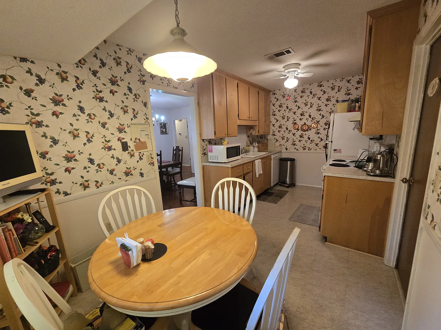 3 bed, 1735 sqft, $2,180 — Photo 2