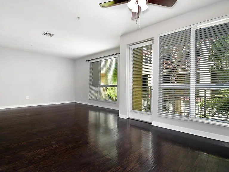 21301 Erwin St #231 — Photo 4