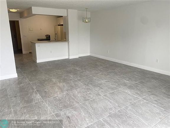 4th image of 110 S Shore Dr