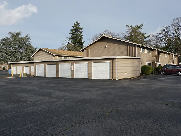 Sandman Apartments — Photo 18