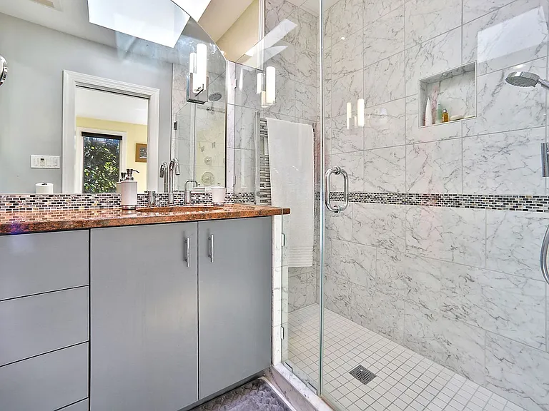 837 New Hampshire Ave NW — Photo 18