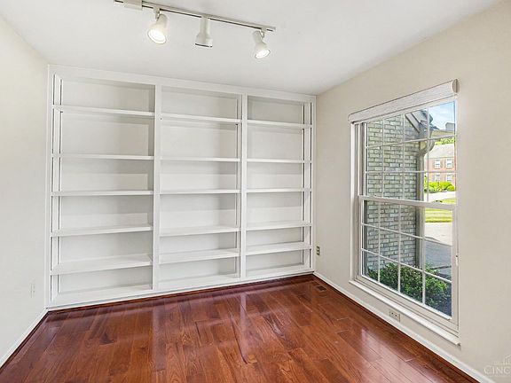 3rd image of 611 Shadowlawn Ln