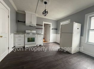 428 9th Ave Floor 2, Woonsocket, RI 02895