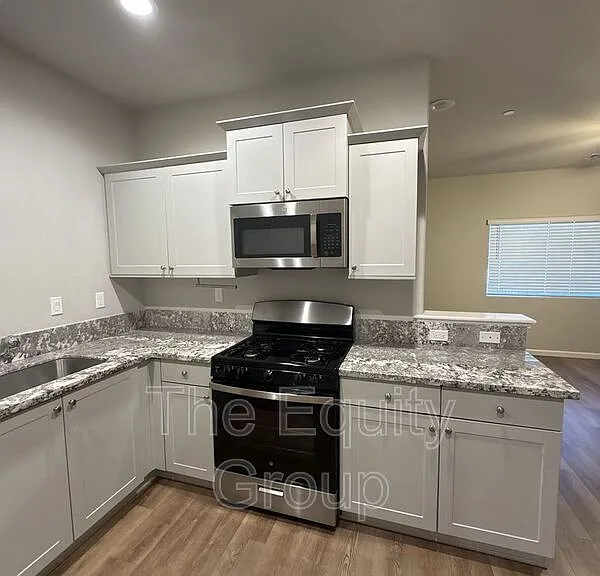 514 S Summit St #102 — Photo 7