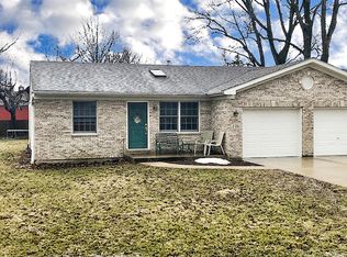 136 Calkins Dr, Sugar Grove, IL 60554