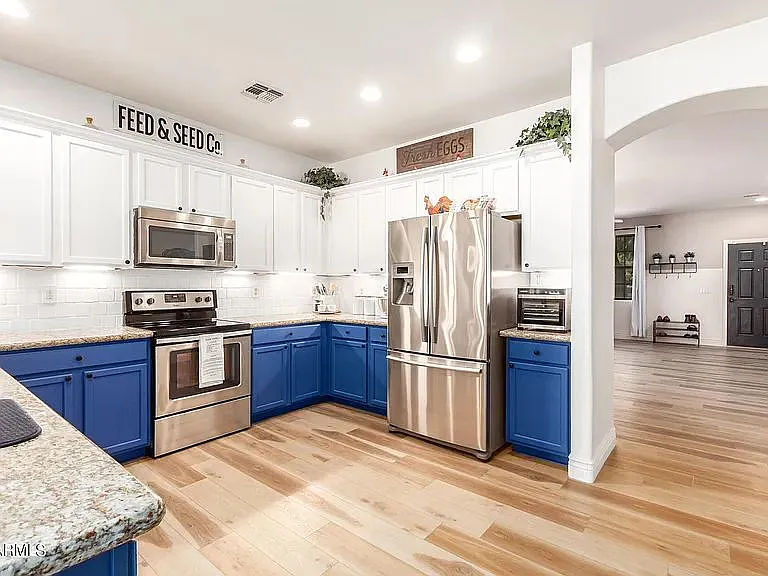 1180 E Saddleback Pl — Photo 1