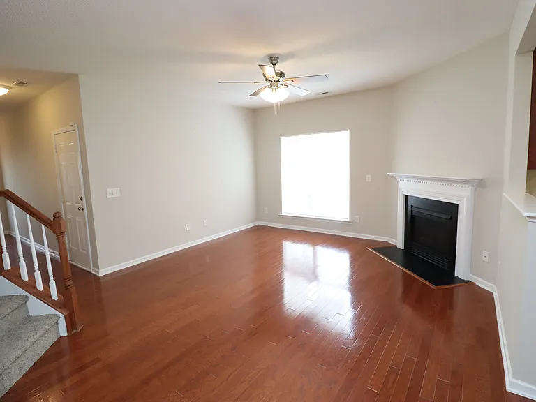 110 Fanwood Ct — Photo 8