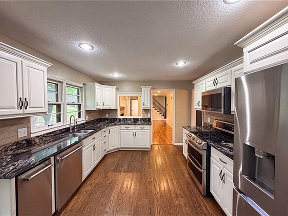 2nd image of 4321 NW Briarcliff Ln