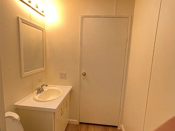 4th image of 204 Overhill Rd