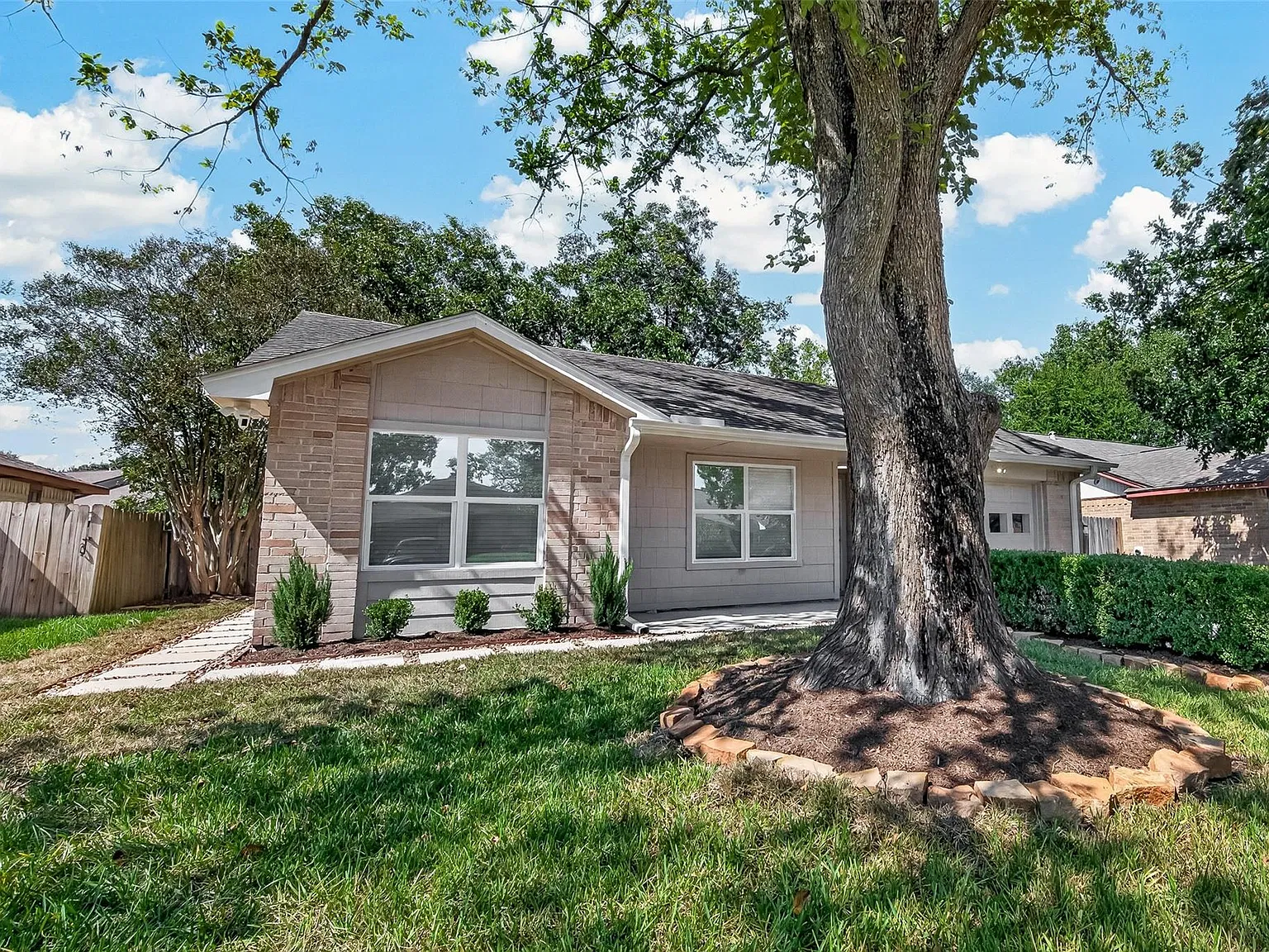 4 bed, 3.0 bath, 1400 sqft, $1,900 — Photo 3