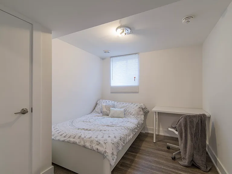 856 Bronson Ave — Photo 66