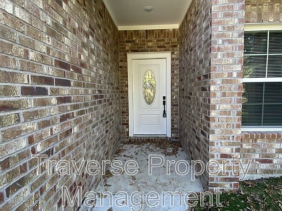 4th image of 311 W Mistletoe Dr