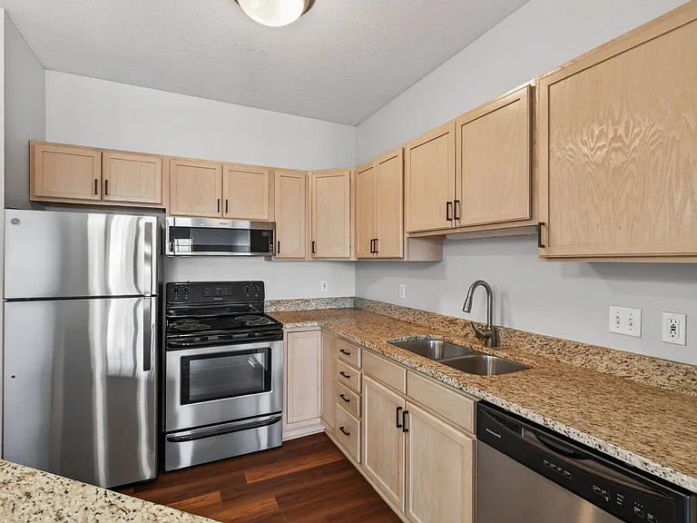 Lake Susan Apartments — Photo 41
