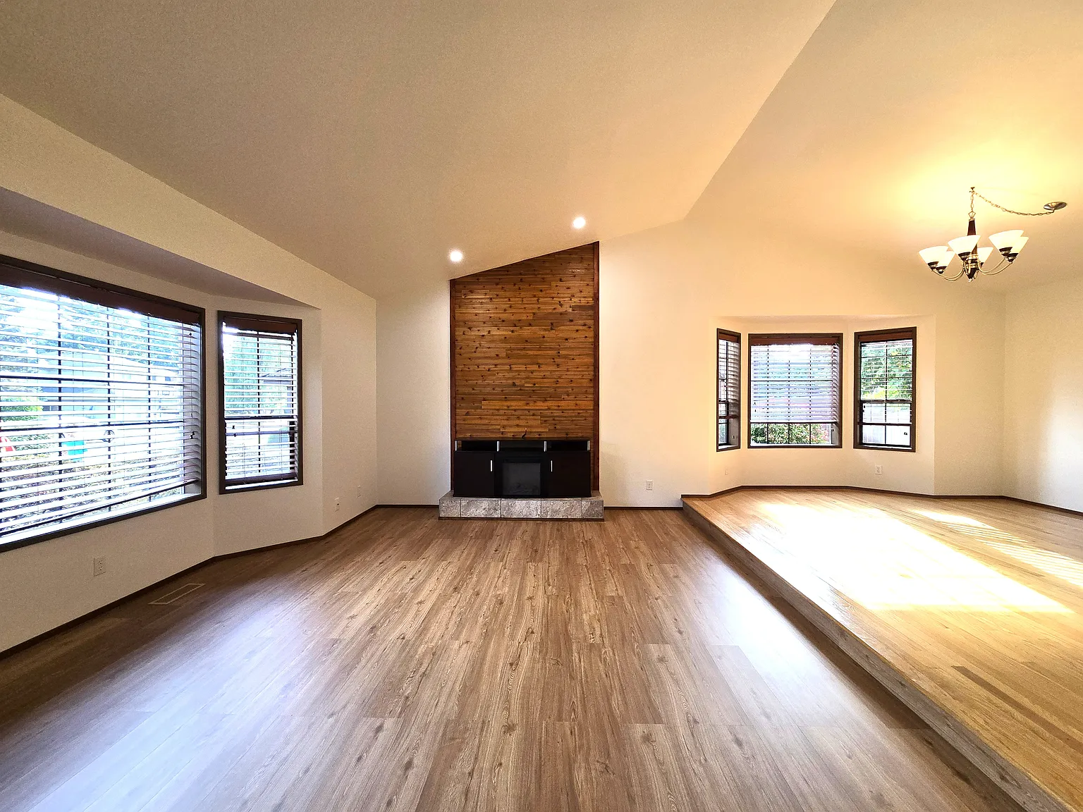 4 bed, 2429 sqft, $4,000 — Photo 2