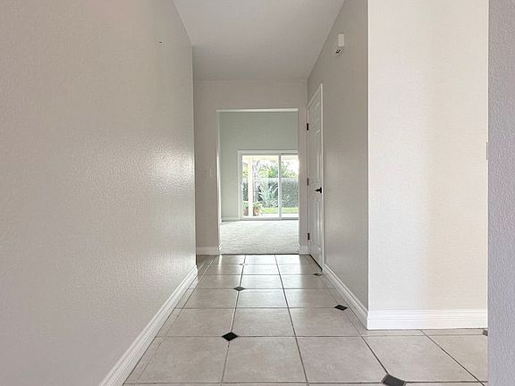 4th image of 10818 La Fonda Cir