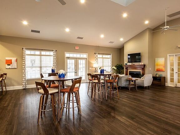 3rd image of 101 Carden Place Dr #121F