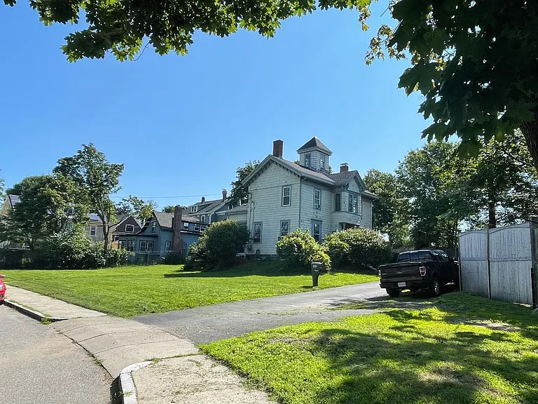 House from the street - large yard