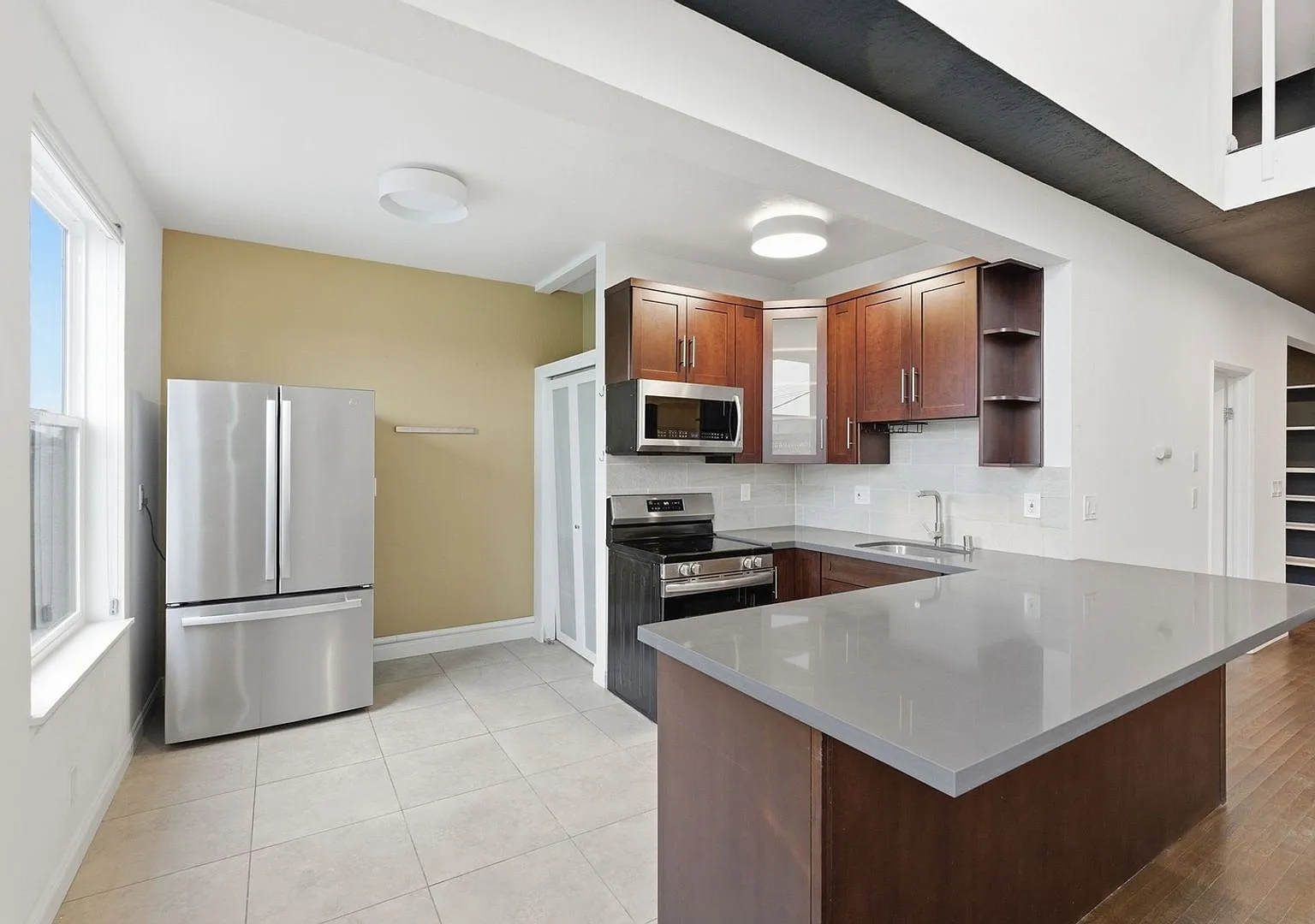1,776 Sq Ft Live/Work Loft - Included: Private Deck And Garage (Ideal For Storage, Studio Space, ... — Photo 3