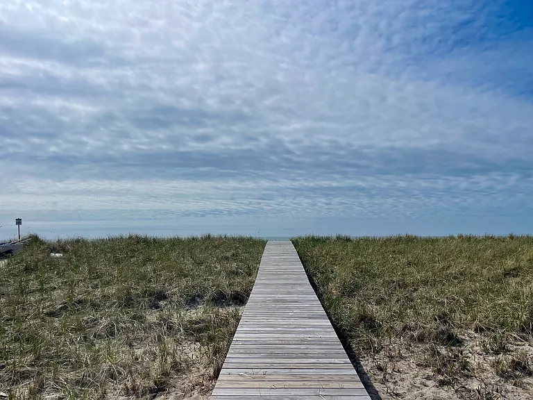 314 Dune Rd — Photo 20
