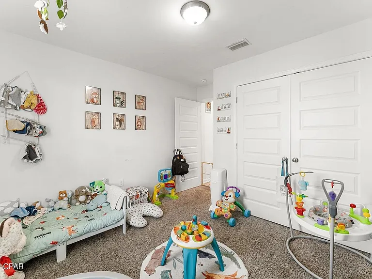 411 Raven Ln — Photo 3