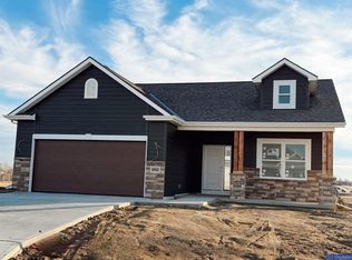 20925 Pinehurst Ave, Gretna, NE 68028