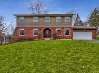 934 Surrey Ln, Algonquin, IL 60102