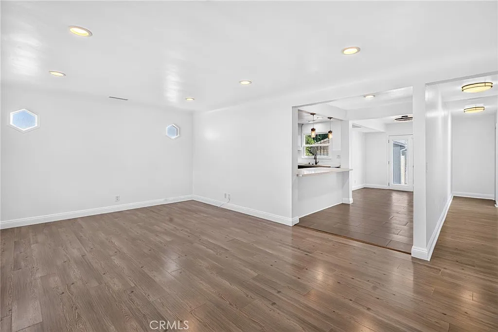 3 bed, 1584 sqft, $3,900 — Photo 4
