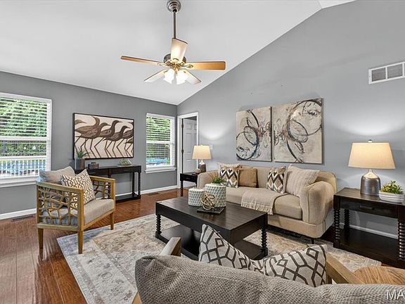 5th image of 530 Sandra Way