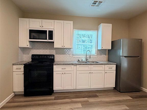 5th image of 516 Hurst St