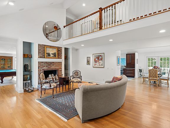 4th image of 55 White Oak Ln