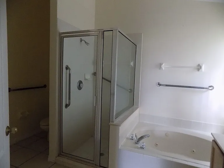 102 Carnival Dr — Photo 9