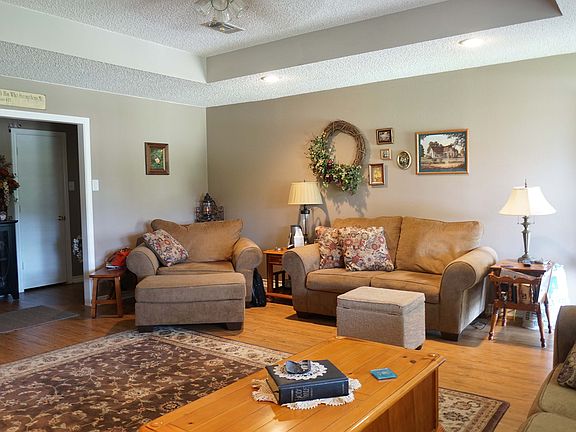 3rd image of 131 Red Creek Ln