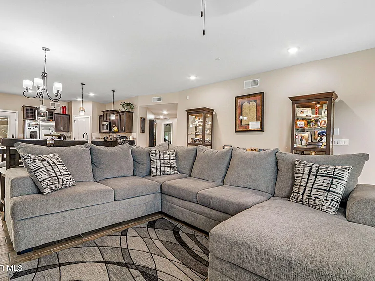 13066 Grantham Ln — Photo 26